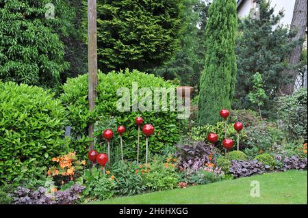 SOLINGEN, DEUTSCHLAND - 15. JUNI 2013: Dekoration des deutschen Gartens Ulbrich im Juni Stockfoto