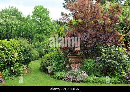 SOLINGEN, DEUTSCHLAND - 15. JUNI 2013: Dekoration des deutschen Gartens Ulbrich im Juni Stockfoto