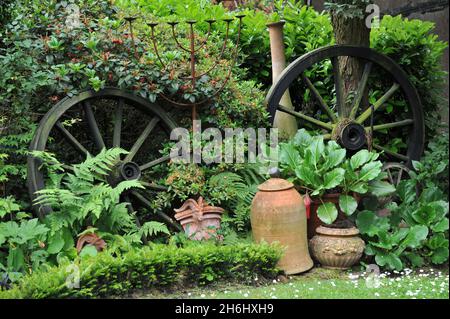 SOLINGEN, DEUTSCHLAND - 15. JUNI 2013: Dekoration des deutschen Gartens Ulbrich im Juni Stockfoto