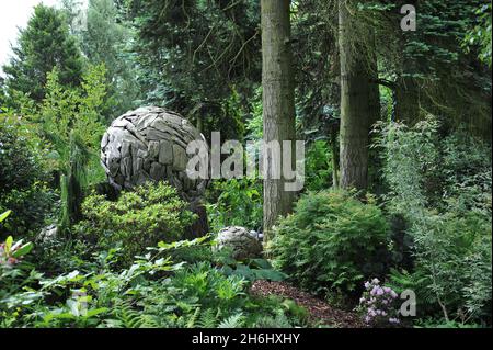 SOLINGEN, DEUTSCHLAND - 15. JUNI 2013: Dekoration des deutschen Gartens Ulbrich im Juni Stockfoto