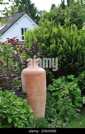 SOLINGEN, DEUTSCHLAND - 15. JUNI 2013: Dekoration des deutschen Gartens Ulbrich im Juni Stockfoto