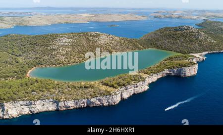 Luftaufnahme des Salzsees mir im Naturpark Telascica, Kroatien Stockfoto