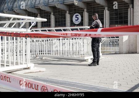 Jerusalem, Israel. November 2021. Das israelische Verteidigungsministerium führt eine Übung an, um die Reaktion des Landes auf den Terrorismus mit einer schmutzigen Bombe-radiologischen Waffe im Teddy-Stadion zu testen. Kredit: Nir Alon/Alamy Live Nachrichten Stockfoto