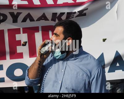 Athen, Attika, Griechenland. November 2021. Griechische Arbeitnehmer in der Dienstleistungsbranche streiken und fordern einen besseren Schutz vor Kovid19. (Bild: © George Panagakis/Pacific Press via ZUMA Press Wire) Stockfoto