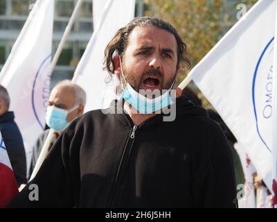 Athen, Attika, Griechenland. November 2021. Griechische Arbeitnehmer in der Dienstleistungsbranche streiken und fordern einen besseren Schutz vor Kovid19. (Bild: © George Panagakis/Pacific Press via ZUMA Press Wire) Stockfoto