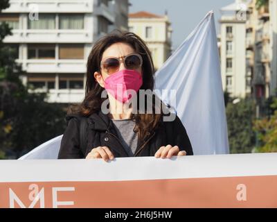 Athen, Attika, Griechenland. November 2021. Griechische Arbeitnehmer in der Dienstleistungsbranche streiken und fordern einen besseren Schutz vor Kovid19. (Bild: © George Panagakis/Pacific Press via ZUMA Press Wire) Stockfoto