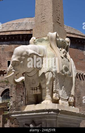 Italien, Rom, Piazza della Minerva, Bernini-Elefant und Obelisk namens Pulcino della Minerva Stockfoto