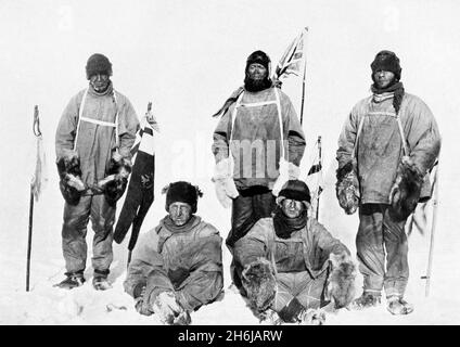 Das Team von Kapitän RF Scott (Scott von der Antarktis) am Südpol am 17. Januar 1912. Das Bild zeigt Edward Wilson, Scott und Laurence Oates (stehend) und Henry Bowers und Edgar Evans (Sat). Stockfoto