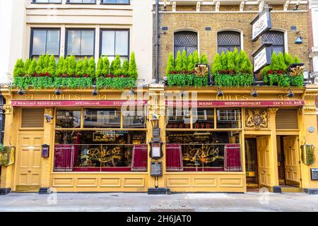 Außenansicht des Rules Restaurants bekannt als Londons ältestes Restaurant, Maiden Lane, London, Großbritannien Stockfoto