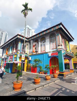 Die historische chinesische Villa Tan Teng Niah wurde 1900 erbaut und befindet sich in Little India an der Curbau Road, Singapur. Stockfoto