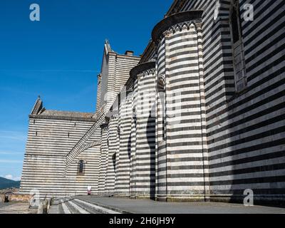 Seitenansicht der Kathedrale (Duomo, Orvieto, Umbrien, Italien, Europa Stockfoto