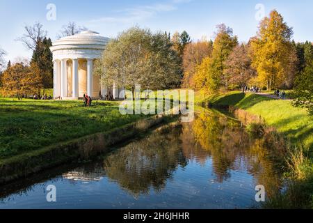 Der Tempel der Freundschaft im Pawlowsker Park, Pawlowsk, in der Nähe von St. Petersburg, Russland, Europa Stockfoto