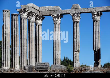 Korinthische Säulen des römischen Tempels von Diana, Evora, UNESCO-Weltkulturerbe, Alentejo, Portugal, Europa Stockfoto