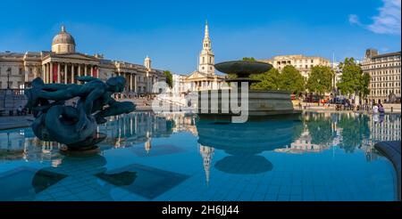 Blick auf die National Gallery, die St. Martins-in-the-Fields-Kirche und die Brunnen am Trafalgar Square, Westminster, London, England, Vereinigtes Königreich, Europa Stockfoto