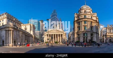 Blick auf die Bank of England und die Royal Exchange mit der City of London im Hintergrund, London, England, Großbritannien, Europa Stockfoto