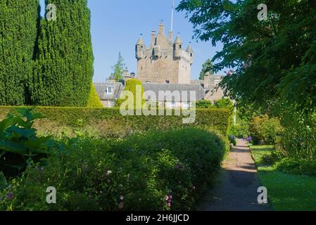 Cawdor Castle, hinten, von wunderschönen Gärten, in der Nähe von Nairn, Inverness, Highland, Schottland, Großbritannien Stockfoto