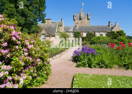 Cawdor Castle, hinten, von wunderschönen Gärten, in der Nähe von Nairn, Inverness, Highland, Schottland, Großbritannien Stockfoto