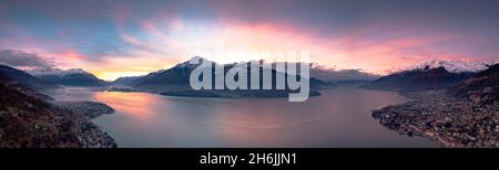 Luftpanorama der Städte Gravedona und Domaso am Ufer des Comer Sees bei Sonnenaufgang, Provinz Como, Lombardei, Italienische Seen, Italien, Europa Stockfoto