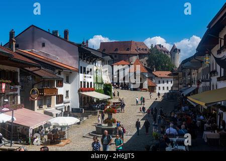 Mittelalterliche Stadt im Schloss Gruyere, Freiburg, Schweiz, Europa Stockfoto