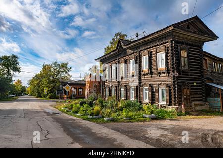 Altes Holzhaus, Tomsk, Oblast Tomsk, Russland, Eurasien Stockfoto
