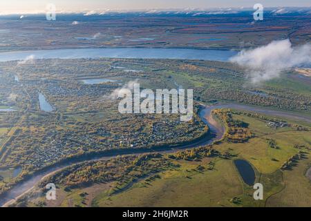 Luftaufnahme des ob-Flusses in der Nähe von Nischnewartowsk, Autonomer Kreis Chanty-Mansi, Russland, Eurasien Stockfoto