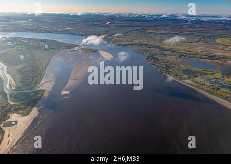 Luftaufnahme des ob-Flusses in der Nähe von Nischnewartowsk, Autonomer Kreis Chanty-Mansi, Russland, Eurasien Stockfoto