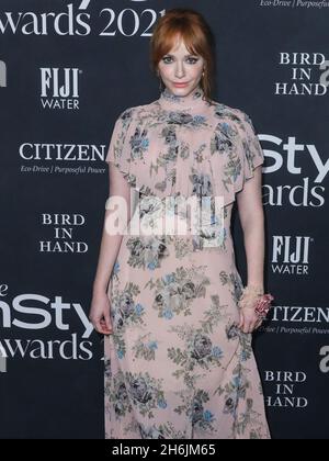 Los Angeles, Usa. November 2021. LOS ANGELES, KALIFORNIEN, USA - 15. NOVEMBER: Christina Hendricks kommt bei den 6. Annual InStyle Awards 2021 an, die am 15. November 2021 im Getty Center in Los Angeles, Kalifornien, USA, abgehalten werden. (Foto von Xavier Collin/Image Press Agency) Quelle: Image Press Agency/Alamy Live News Stockfoto