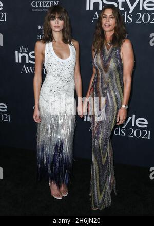 Los Angeles, Usa. November 2021. LOS ANGELES, KALIFORNIEN, USA - 15. NOVEMBER: Model Kaia Gerber und Mutter/Model Cindy Crawford kommen zu den 6. Jährlichen InStyle Awards 2021, die am 15. November 2021 im Getty Center in Los Angeles, Kalifornien, USA, abgehalten werden. (Foto von Xavier Collin/Image Press Agency) Quelle: Image Press Agency/Alamy Live News Stockfoto