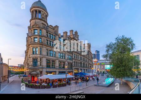 Blick auf die Maisbörse auf dem Exchange Square in der Abenddämmerung, Manchester, Lancashire, England, Vereinigtes Königreich, Europa Stockfoto