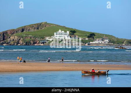 Burgh Island und Hotel mit Blick auf den Bantham Sand Beach bei Ebbe, Bigbury-on-Sea, South Hams District, Devon, England, Vereinigtes Königreich, Europa Stockfoto