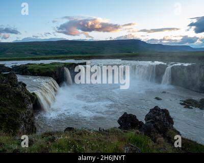 Godafoss (Wasserfall der Götter, Skjalfandafljot River, Baroardalur District, Island, Polarregionen Stockfoto