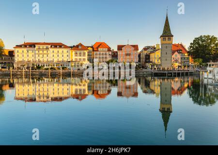 Hafenfront und Mangturm, Lindau, Bodensee, Bayern, Schwaben, Deutschland, Europa Stockfoto