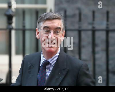 London, Großbritannien. November 2021. Der Vorsitzende des Unterhauses, Jacob Rees-Mogg, kommt zur wöchentlichen Kabinettssitzung. Quelle: Uwe Deffner/Alamy Live News Stockfoto