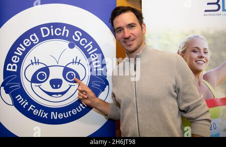 München, Deutschland. November 2021. Felix Neureuther, ehemaliger Skirennfahrer, nimmt an der Pressekonferenz zum 'Beweg dich schlecht!' Teil Trainingskampagne. Ziel der Kampagne ist es, Sportvereine mit Schulen in Kontakt zu bringen und Übungslehrer auszubilden. Quelle: Sven Hoppe/dpa/Alamy Live News Stockfoto