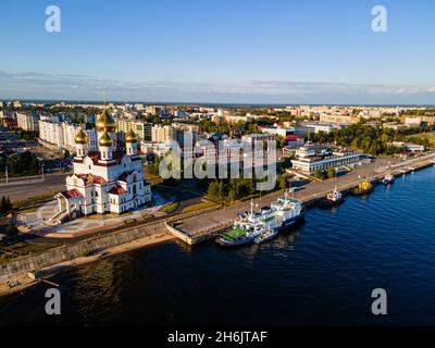 Luftaufnahme der Kathedrale des Erzengels, Archangelsk, Russland, Europa Stockfoto