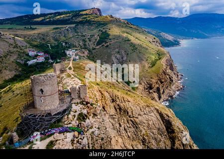 Luftaufnahme der Burg und der Bucht von Balaklava, Krim, Russland, Europa Stockfoto