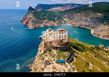 Luftaufnahme der Burg und der Bucht von Balaklava, Krim, Russland, Europa Stockfoto