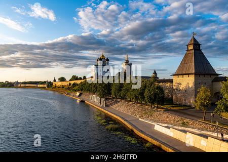 Der Kreml und die Trinity-Kathedrale in Pskov, UNESCO-Weltkulturerbe, Pskov, Russland, Europa Stockfoto