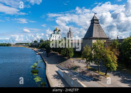 Der Kreml und die Trinity-Kathedrale in Pskov, UNESCO-Weltkulturerbe, Pskov, Russland, Europa Stockfoto