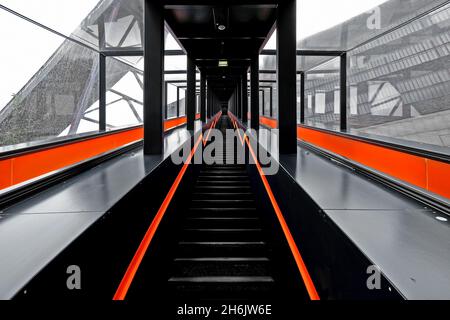 Deutschland, NRW, Essen, Zeche Zollverein; Treppe zum Besucherzentrum und zum Ruhr Museum. Stockfoto