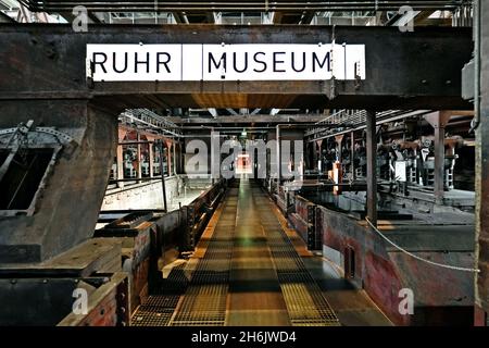 Deutschland, NRW, Essen, Zeche Zollverein; Eingang zum Ruhr Museum durch alte Industrieanlagen. Stockfoto