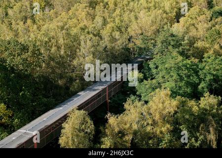 Deutschland, Nordrhein-Westfalen, Essen, Zeche Zollverein; Blick von der Dachterrasse des Besucherzentrums auf das Gelände der Zeche Zollverein. Stockfoto