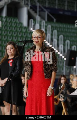 Dorota Adaszewska bei Feierlichkeiten zum 103. Polnischen Unabhängigkeits / Narodowe Święto Niepodległości mit dem Orkiestra Mandolinowców im. Tade Stockfoto