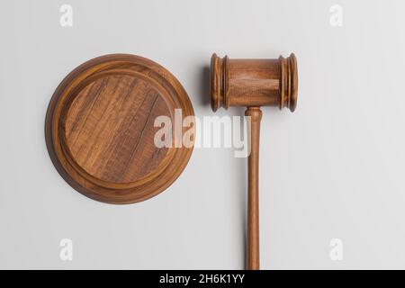 Judge Garvel auf weißem Hintergrund, 3d-Illustration Rendering Stockfoto