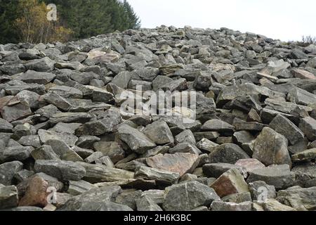 Blick auf die beeindruckende keltische Hügelburg Otzenhausen (Ringmauer, Hunnenring), Otzenhausen, Nonnweiler, Saarland, Deutschland Stockfoto