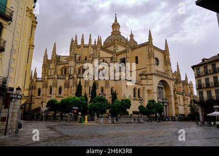 Die Kathedrale von Segovia ist die römisch-katholische Kathedrale im gotischen Stil und befindet sich auf dem Hauptplatz (Plaza Mayor) der Stadt Segovia in der Gemeinde Ca Stockfoto