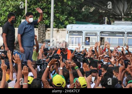 16. November 2021, colombo, westliche Provinz, Sri Lanka: Der führende Oppositionsführer Sri Lankas, Sajith Premadasa, hat sich am 16. November 2021 bei einer Kundgebung in Colombo gegen das gewandt, was sie behaupten, dass es den schweren Mangel an Kochgas, Zucker, Kerosin-Öl und einigen anderen Rohstoffen anprangern soll, da das Land vor einer großen Währungskrise steht. (Bild: © Saman Abesiriwardana/Pacific Press via ZUMA Press Wire) Stockfoto