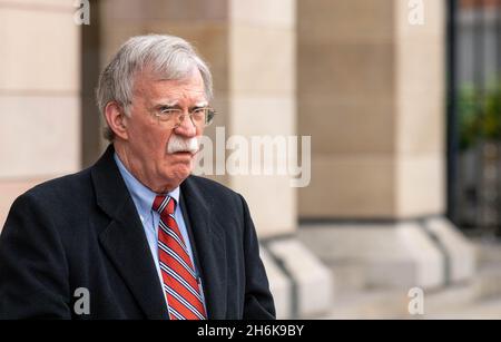 London, Großbritannien. November 2021. John Bolton, politischer Kommentator und ehemaliger Berater der US National Security, verlässt das Portcullis House, London Credit: Ian Davidson/Alamy Live News Stockfoto