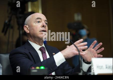 Washington, Usa. November 2021. Alejandro Mayorkas, Ministerium für Innere Sicherheit, bezeugt am Dienstag, den 16. November 2021, bei einer Anhörung des Justizausschusses des Senats über die „Aufsicht über das Ministerium für Innere Sicherheit“ im US-Kapitol in Washington, DC. Foto von Bonnie Cash/UPI Credit: UPI/Alamy Live News Stockfoto