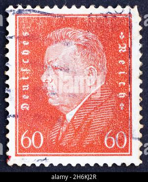 DEUTSCHLAND - UM 1928: Eine in Deutschland gedruckte Briefmarke zeigt Friedrich Ebert, 1. Präsident des Deutschen Reiches, um 1928 Stockfoto